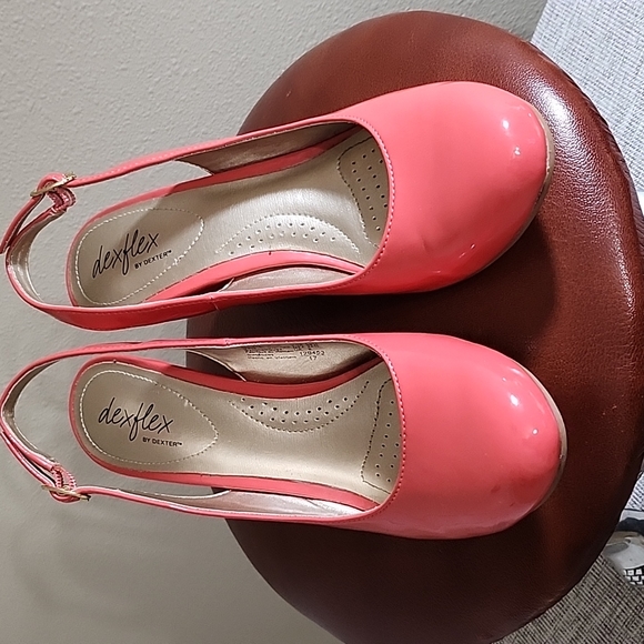 DEXFLEX PRETTY CORAL WEDGE PATENT SLING BACK PUMP SZ 7.5 EUC - Picture 2 of 9